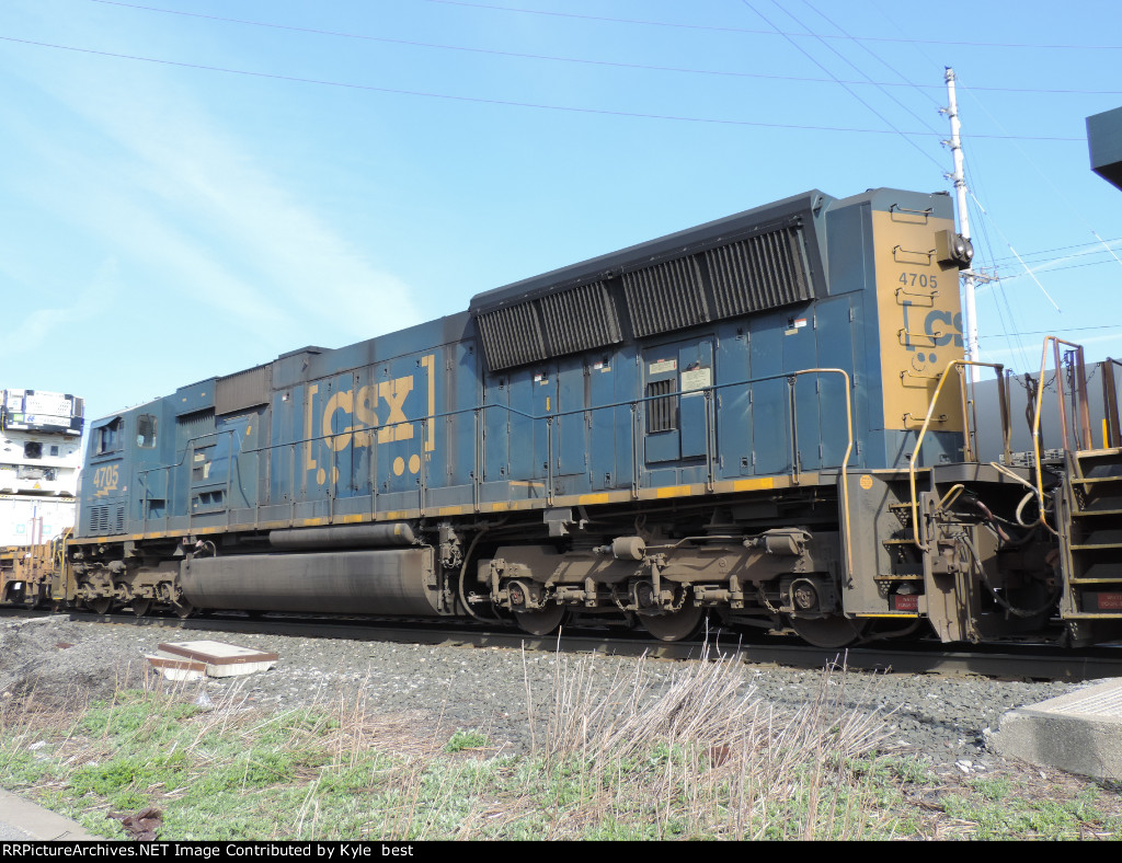 CSX 4705 on I004